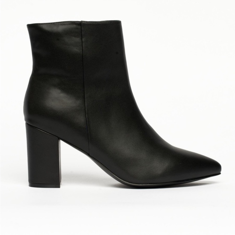 Elegant Black Ankle Boots